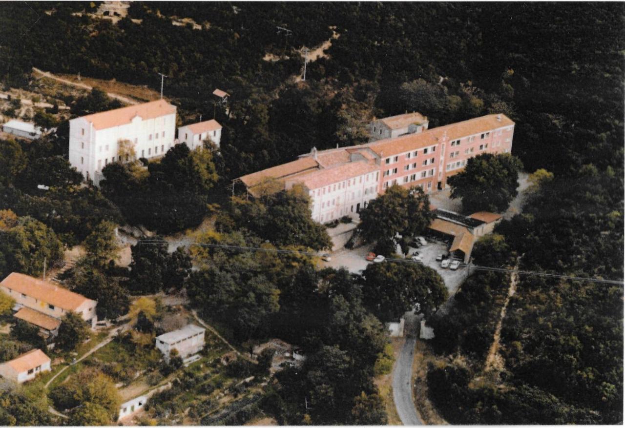 Хостел Prime Combe Fontanes  Экстерьер фото